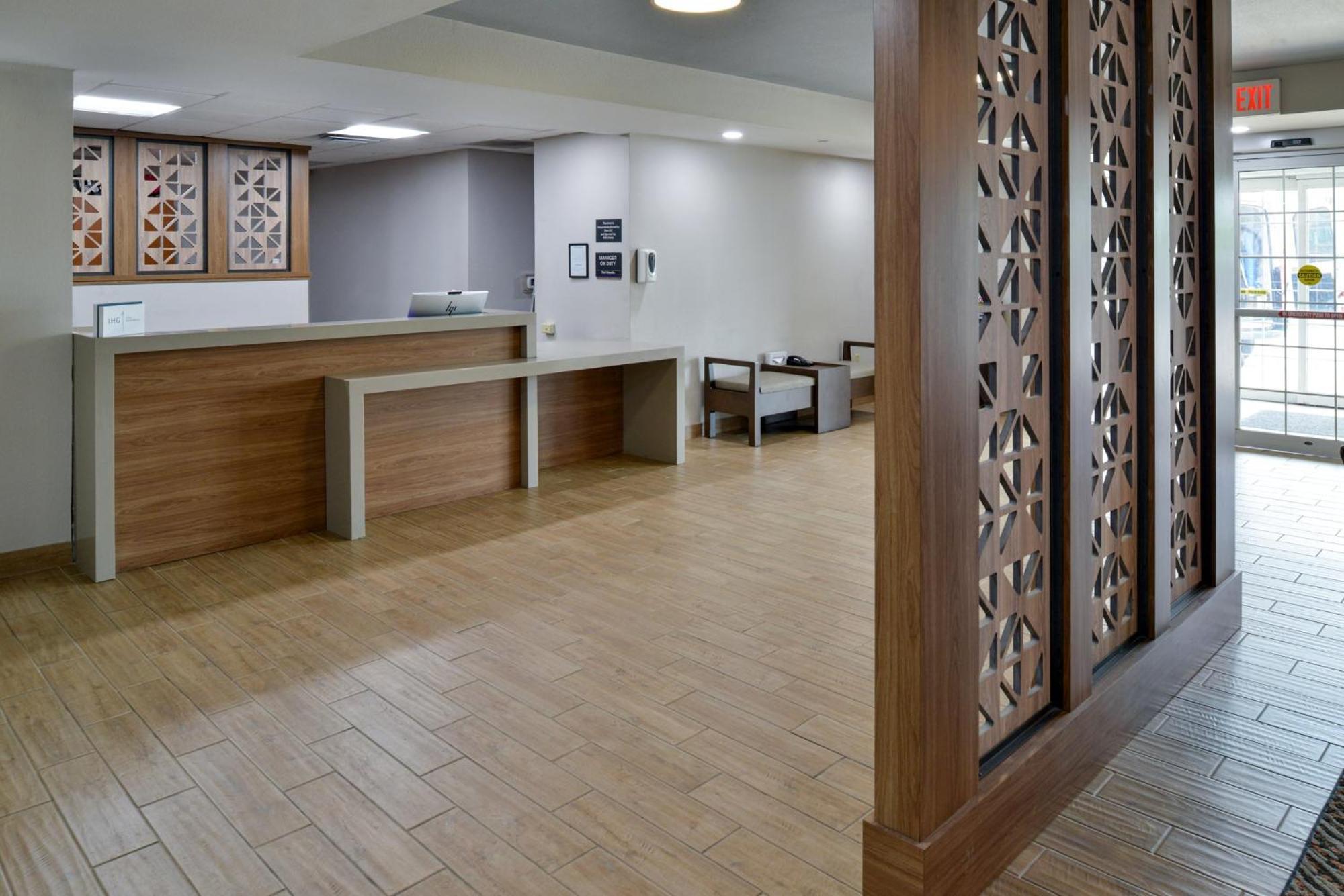 Candlewood Suites Kansas City Northeast By Ihg Ngoại thất bức ảnh